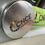 Particolare di un coperchio e telo con logo di CNCE.
