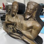 Sagoma di polistirolo della statua del Sarcofago degli Sposi nel laboratorio di Raia srl.
